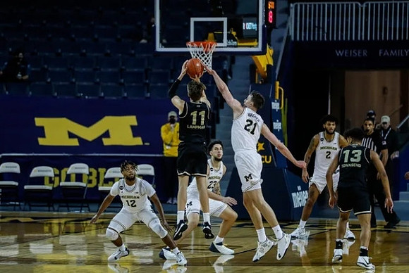 Mike Smith (12), Brandon Johns Jr. (23), Franz Wagner (21), and Isaiah Livers (2)