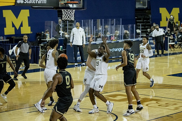 Isaiah Livers (2), Hunter Dickinson (1), Chaundee Brown Jr. (15), and Eli Brooks (55)