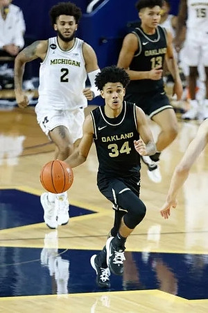 Isaiah Livers (2)
