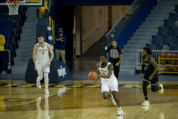 Hunter Dickinson (1) and Chaundee Brown Jr. (15)
