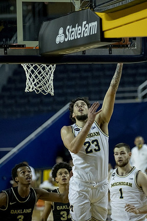Brandon Johns Jr. (23) and Hunter Dickinson (1)