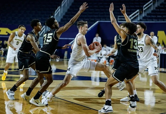 Terrance Williams II (5), Franz Wagner (21), and Brandon Johns Jr. (23)