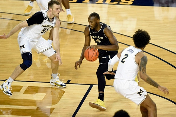 Austin Davis (51) and Isaiah Livers (2)