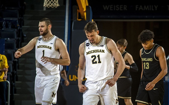 Hunter Dickinson (1) and Franz Wagner (21)