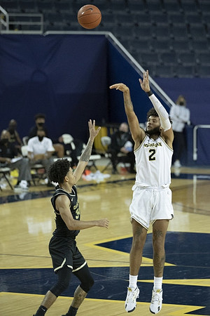 Isaiah Livers (2)