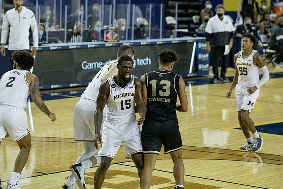 Isaiah Livers (2), Hunter Dickinson (1), Chaundee Brown Jr. (15), and Eli Brooks (55)