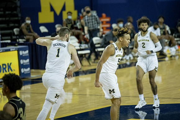 Hunter Dickinson (1), Terrance Williams II (5), and Isaiah Livers (2)