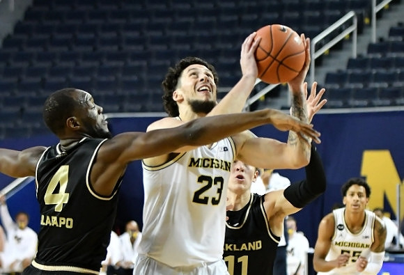 Brandon Johns Jr. (23) and Eli Brooks (55)