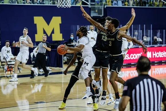 Mike Smith (12) and Franz Wagner (21)