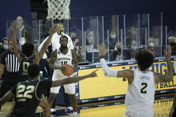 Juwan Howard, Chaundee Brown Jr. (15), and Isaiah Livers (2)
