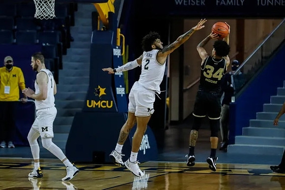 Hunter Dickinson (1) and Isaiah Livers (2)