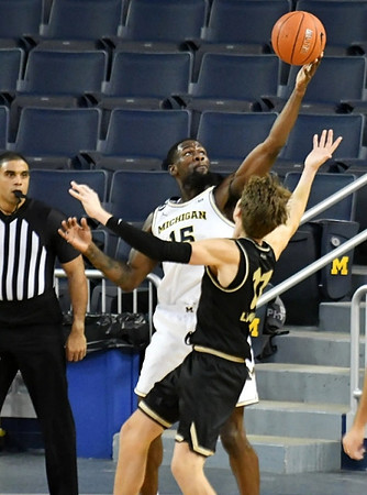 Chaundee Brown Jr. (15)