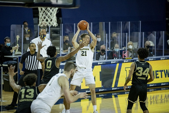 Hunter Dickinson (1) and Franz Wagner (21)