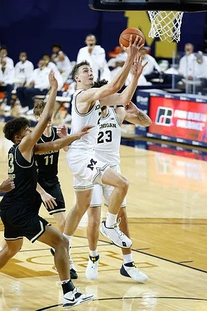 Franz Wagner (21) and Brandon Johns Jr. (23)