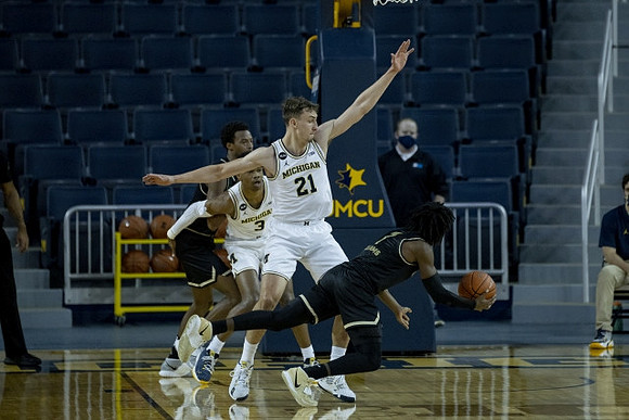 Zeb Jackson (3) and Franz Wagner (21)