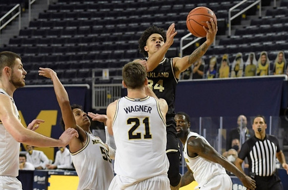 Hunter Dickinson (1), Eli Brooks (55), Franz Wagner (21), and Chaundee Brown Jr. (15)