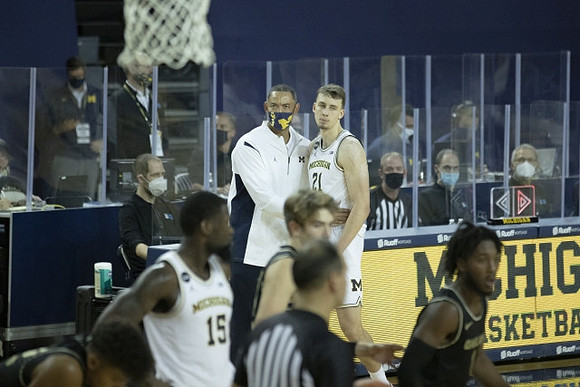Chaundee Brown Jr. (15), Juwan Howard, and Franz Wagner (21)