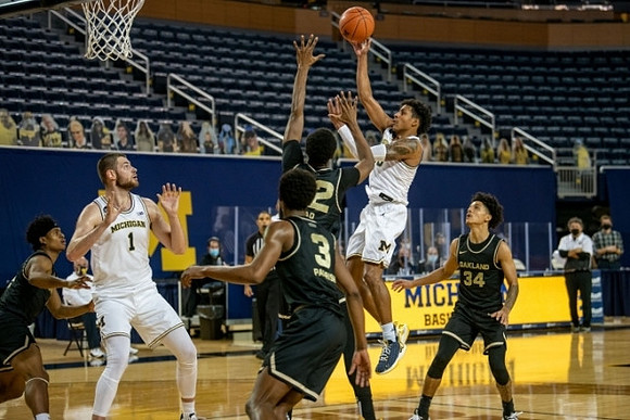 Hunter Dickinson (1) and Eli Brooks (55)