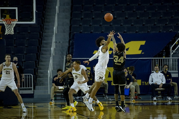 Franz Wagner (21), Terrance Williams II (5), and Isaiah Livers (2)