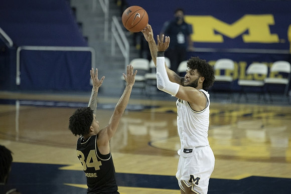 Isaiah Livers (2)