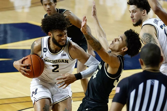 Isaiah Livers (2) and Brandon Johns Jr. (23)