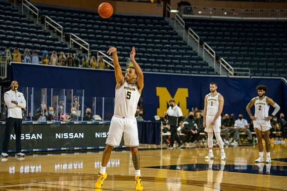 Juwan Howard, Terrance Williams II (5), Hunter Dickinson (1), and Isaiah Livers (2)