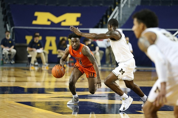 Chaundee Brown Jr. (15) and Eli Brooks (55)