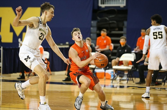 Franz Wagner (21) and Eli Brooks (55)