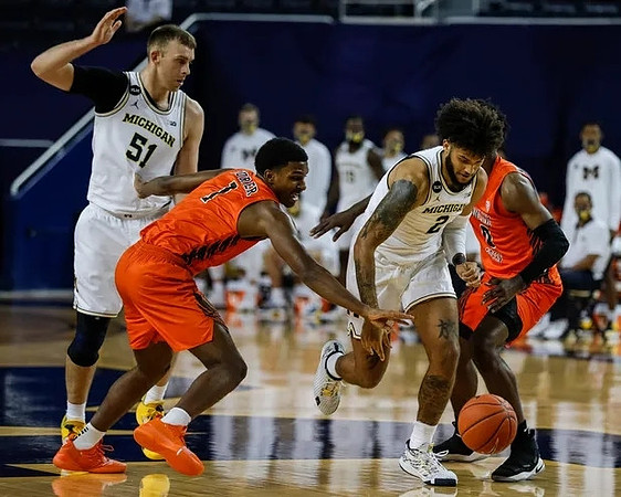 Austin Davis (51) and Isaiah Livers (2)