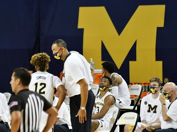 Mike Smith (12), Juwan Howard, Zeb Jackson (3), Luke Wilson (32), and Phil Martelli