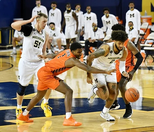 Austin Davis (51) and Isaiah Livers (2)