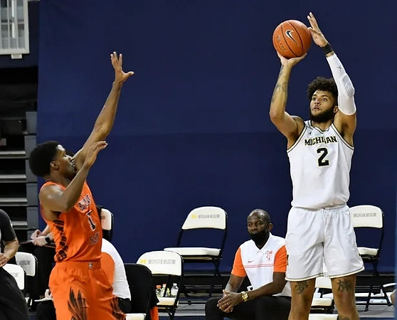 Isaiah Livers (2)