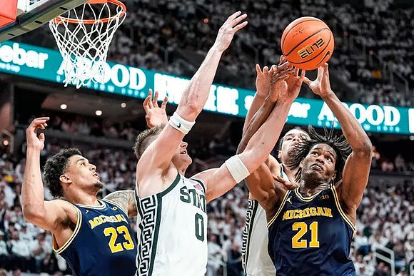 Yaxel Lendeborg (23) and Morez Johnson Jr. (21)