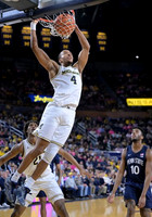 Morez Johnson Jr. (21) and Nimari Burnett (4)