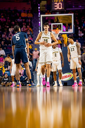 Aday Mara (15), L.J. Cason (2), and Yaxel Lendeborg (23)