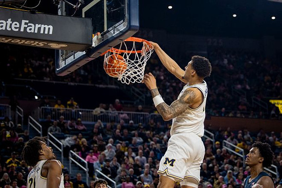 Morez Johnson Jr. (21) and Yaxel Lendeborg (23)