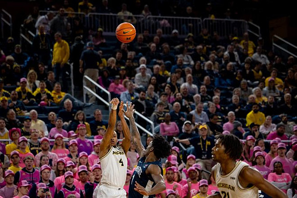 Nimari Burnett (4) and Morez Johnson Jr. (21)