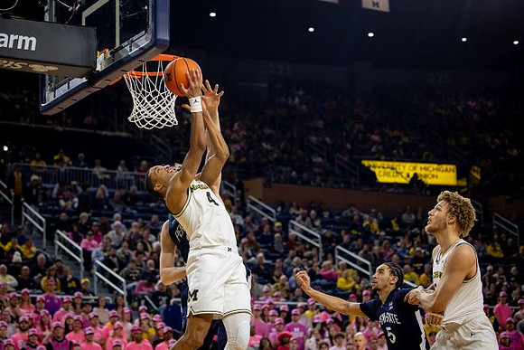 Nimari Burnett (4) and Malick Kordel (32)