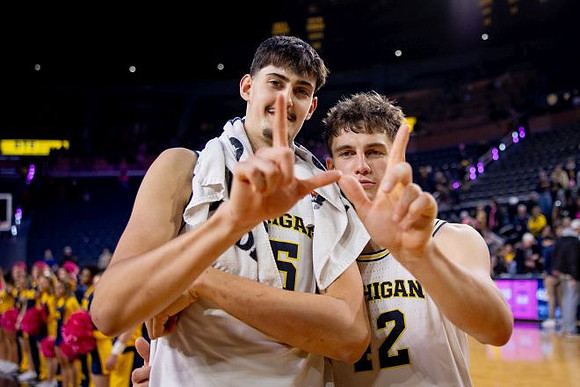 Aday Mara (15) and Will Tschetter (42)