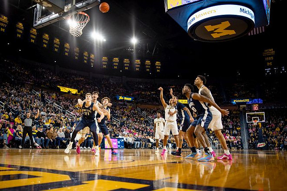 Aday Mara (15), L.J. Cason (2), Trey McKenney (1), and Yaxel Lendeborg (23)