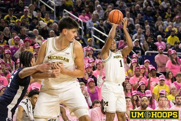 Aday Mara (15) and Trey McKenney (1)