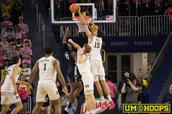 Will Tschetter (42), Trey McKenney (1), Oscar Goodman (5), and Aday Mara (15)