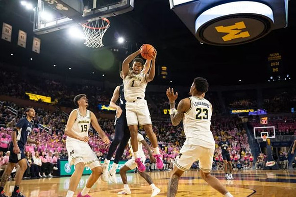 Aday Mara (15), Trey McKenney (1), and Yaxel Lendeborg (23)