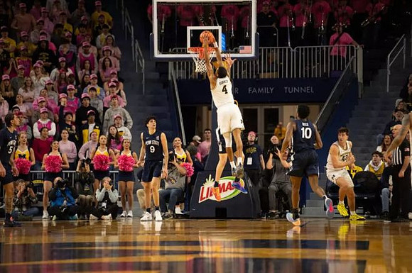 Nimari Burnett (4) and Will Tschetter (42)