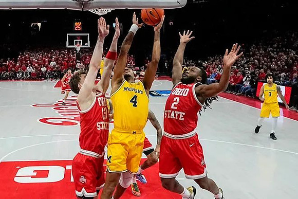 Nimari Burnett (4) and Elliot Cadeau (3)