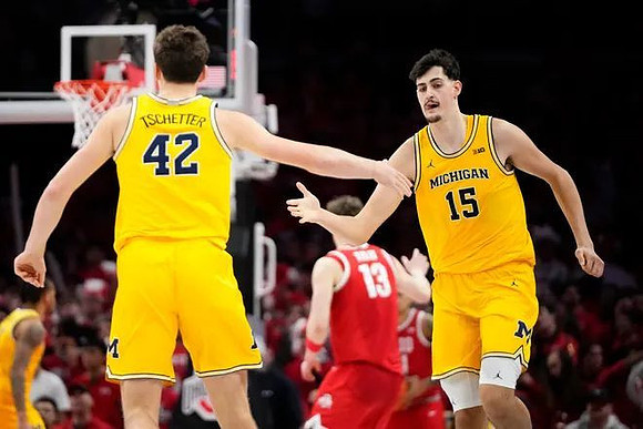Will Tschetter (42) and Aday Mara (15)