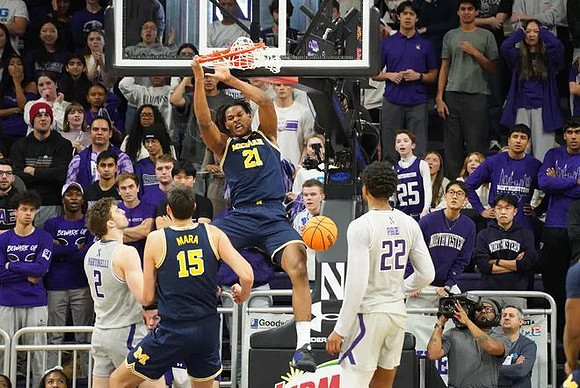 Aday Mara (15) and Morez Johnson Jr. (21)