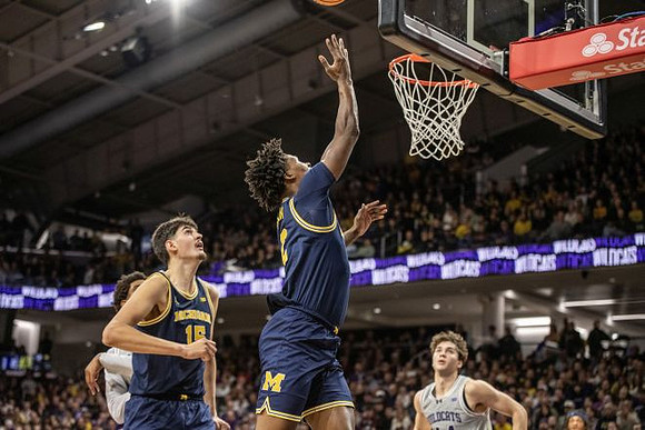 Aday Mara (15) and L.J. Cason (2)