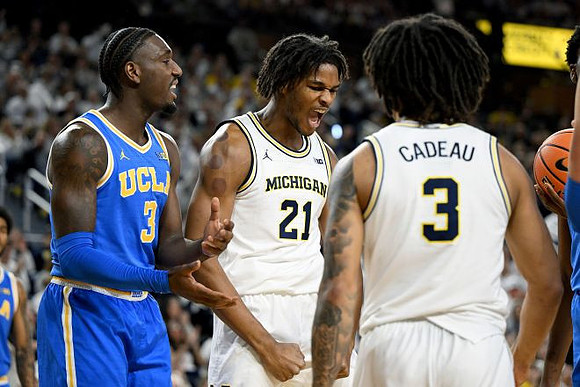 Morez Johnson Jr. (21) and Elliot Cadeau (3)