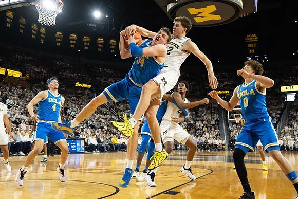 Will Tschetter (42) and Morez Johnson Jr. (21)